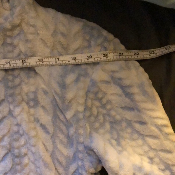 Fluffy cropped sweatshirt - Picture 8 of 8